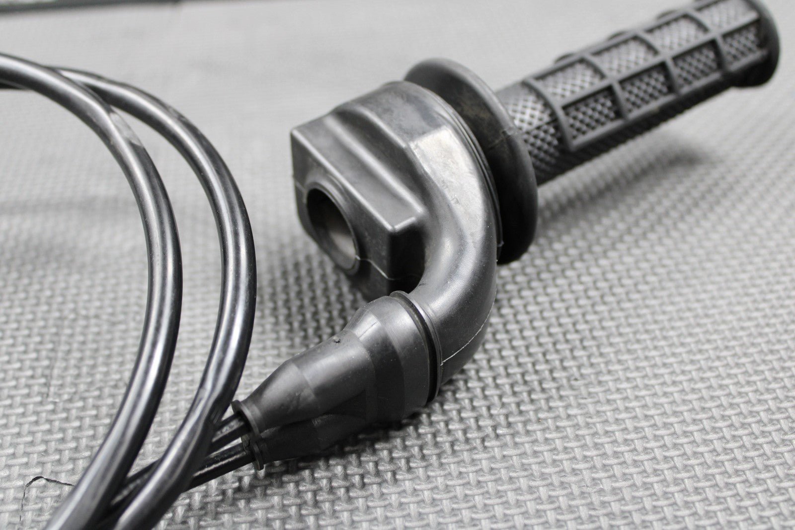 2022 KAWASAKI 21 - 22 KX250 KX250X OEM TWIST THROTTLE HOUSING TUBE CABLES GOOD! - hggarage