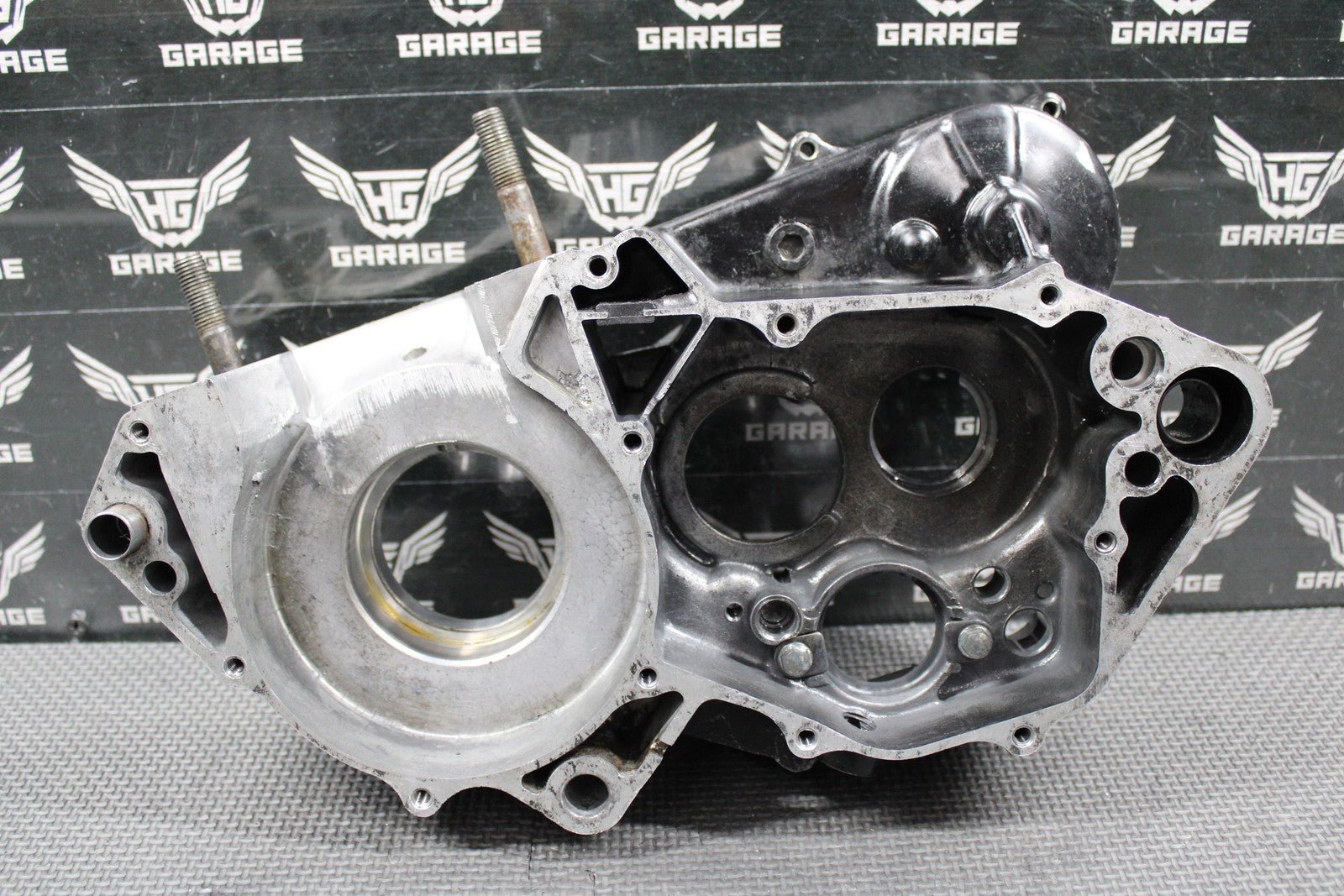 1988 HONDA CR250R OEM RIGHT ENGINE MOTOR CRANKCASE CRANK CASE 111A0 - KS7 - 830 NICE - hggarage