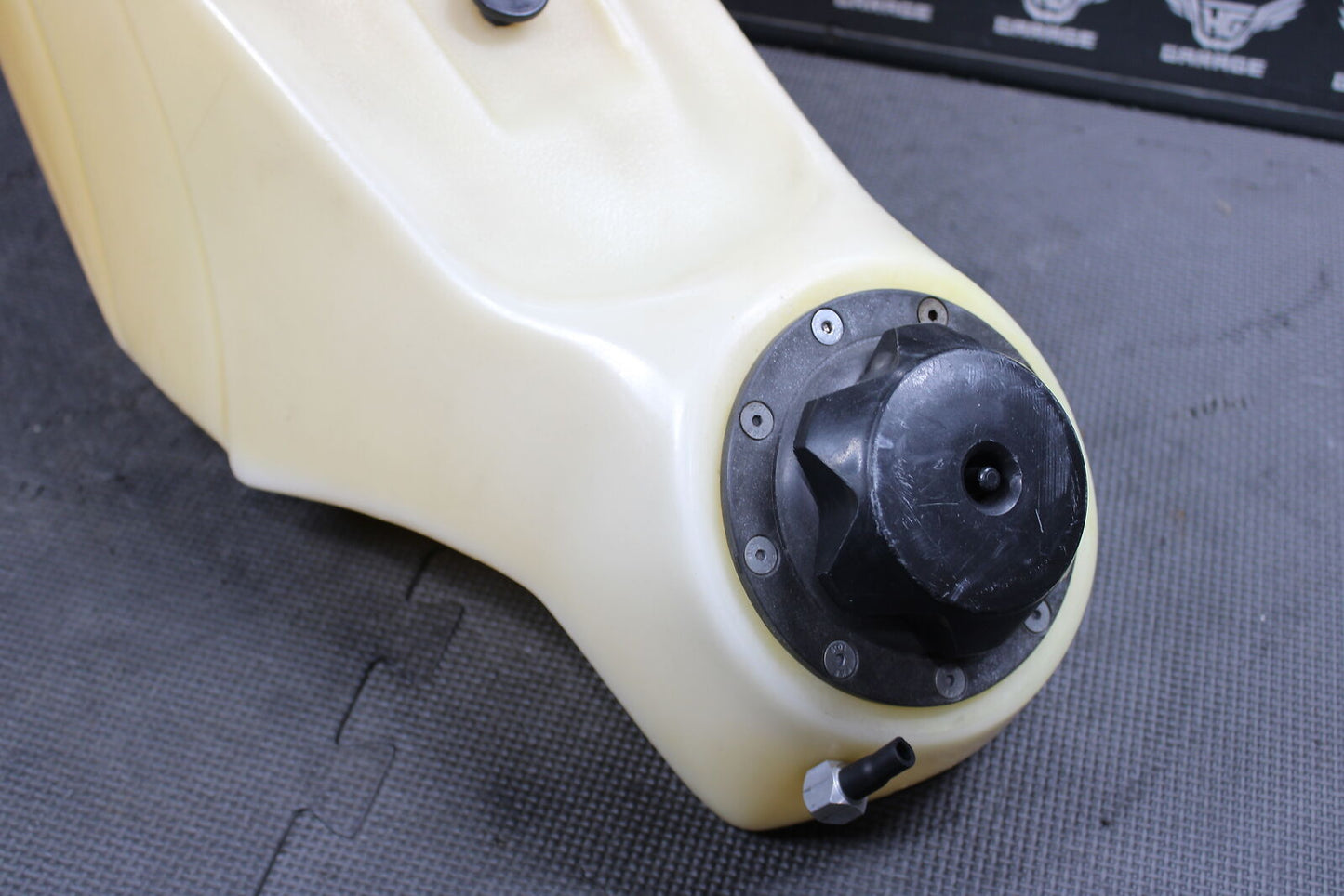 2010 YAMAHA YZ450F OVERSIZED GAS FUEL TANK CELL PETROL RESERVOIR 133D-24110-00-0