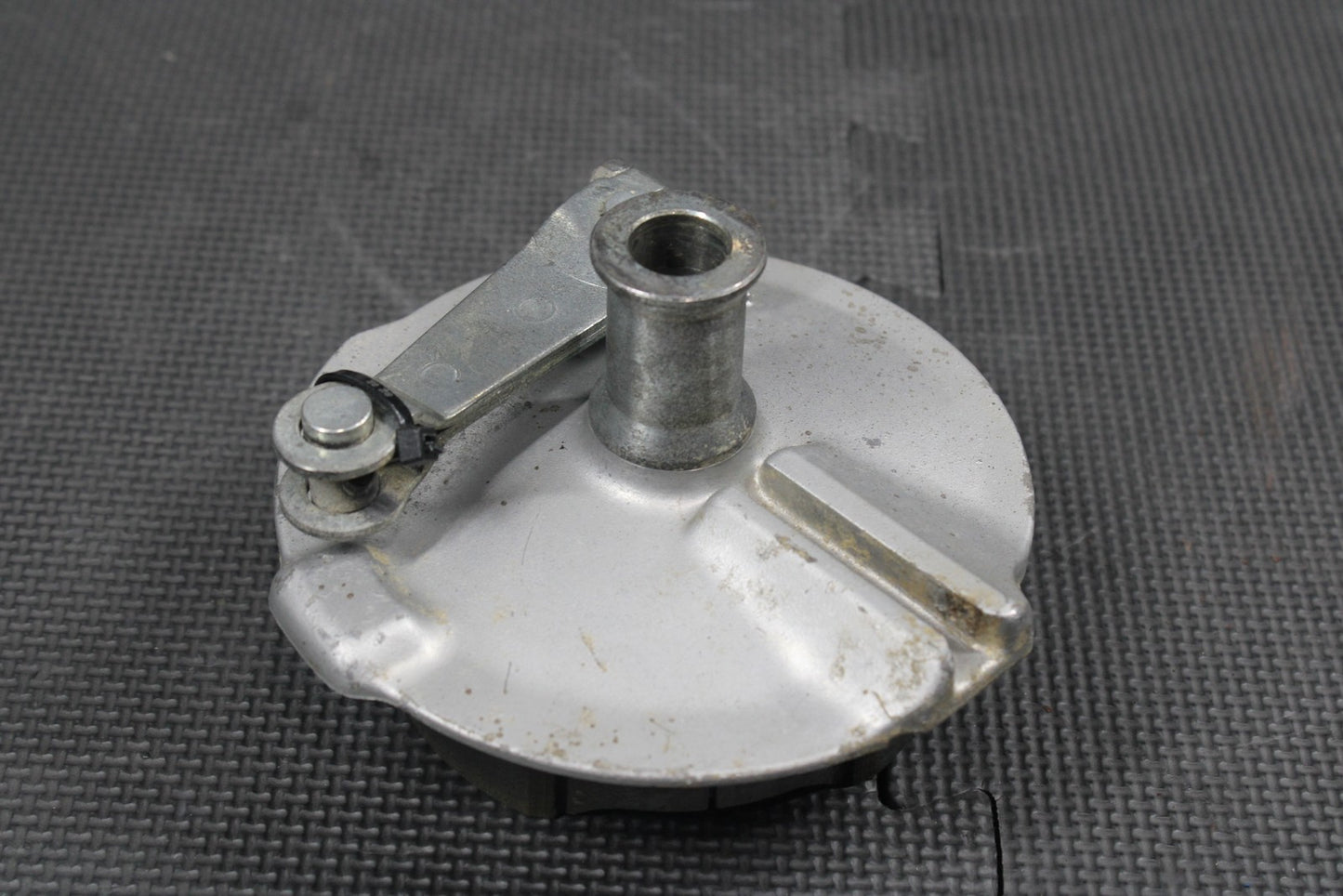 1987 YAMAHA TW200 OEM REAR BACK BRAKE DRUM ASSEMBLY GOOD! - hggarage