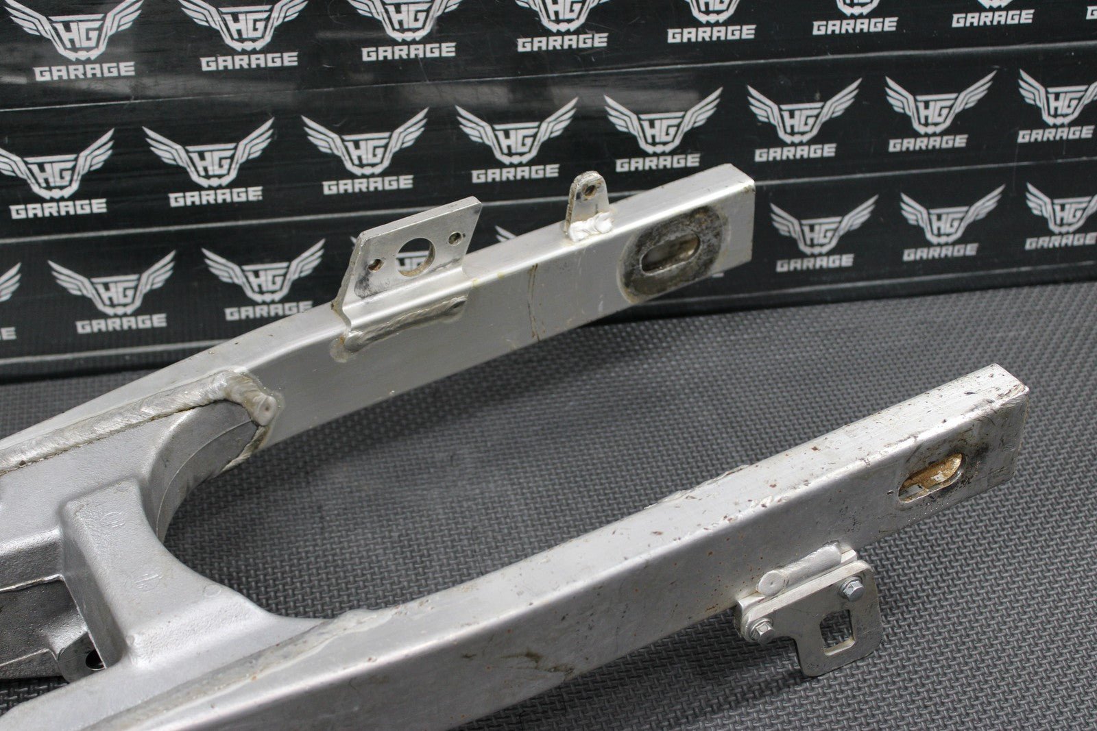 2001 SUZUKI RM80 OEM SWINGARM SWING ARM SUSPENSION 61000 - 03B21 - hggarage