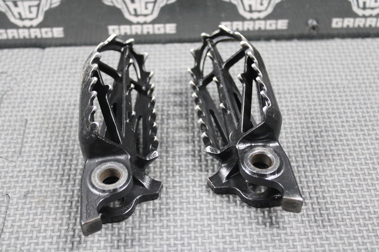 2006 HONDA CRF450X CR125 CR250R OEM RIGHT LEFT FOOT REST PEGS PEDALS FOOTPEGS - hggarage