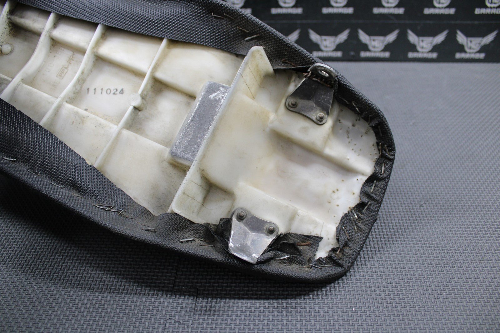 1999 SUZUKI RM250 OEM SEAT SADDLE FOAM PAN SHAVED LOW W/ CEET GRIPPER COVER - hggarage