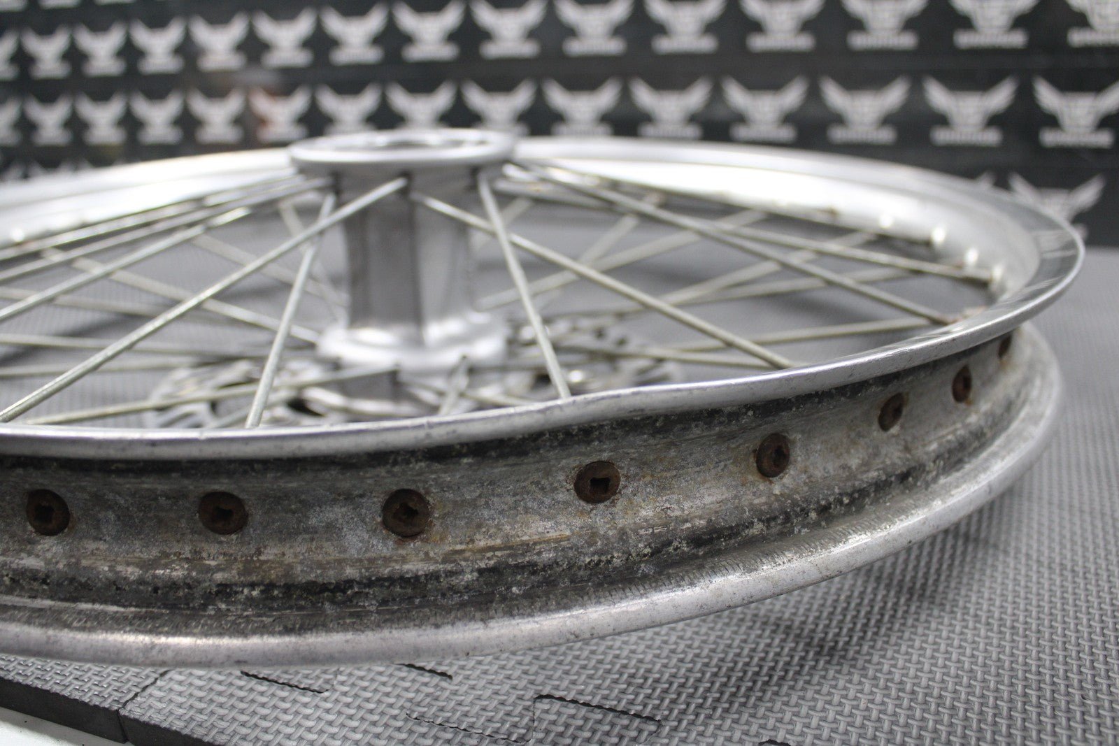1996 KAWASAKI 93 - 98 KX125 KX250 KX500 OEM 21" FRONT WHEEL RIM HUB 41034 - 1226 - hggarage
