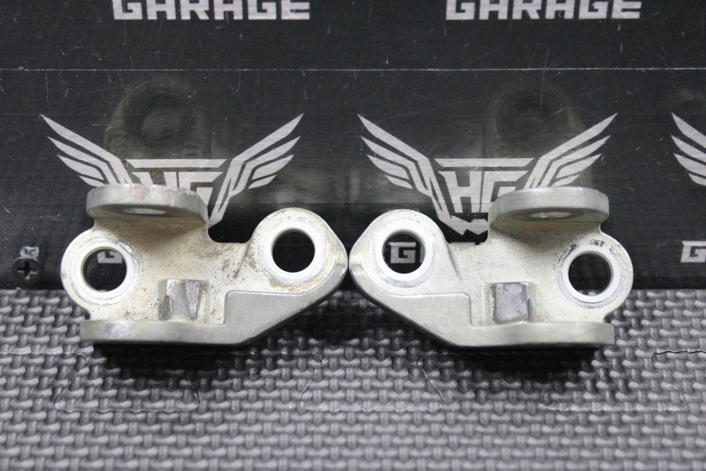 2019 SUZUKI RMZ250 RMZ450 OEM RIGHT LEFT FOOTPEG FOOTREST MOUNTING BRACKETS - hggarage
