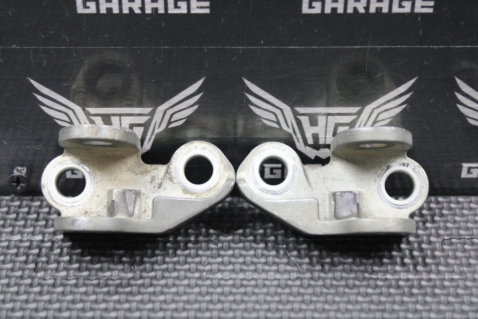 2019 SUZUKI RMZ250 RMZ450 OEM RIGHT LEFT FOOTPEG FOOTREST MOUNTING BRACKETS - hggarage
