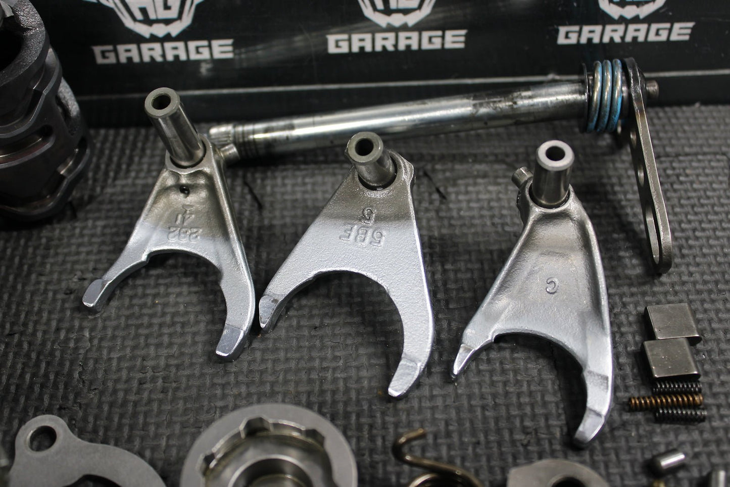 2009 YAMAHA YZ450F OEM ENGINE TRANSMISSION TRANNY ASSEMBLY GEARS - hggarage