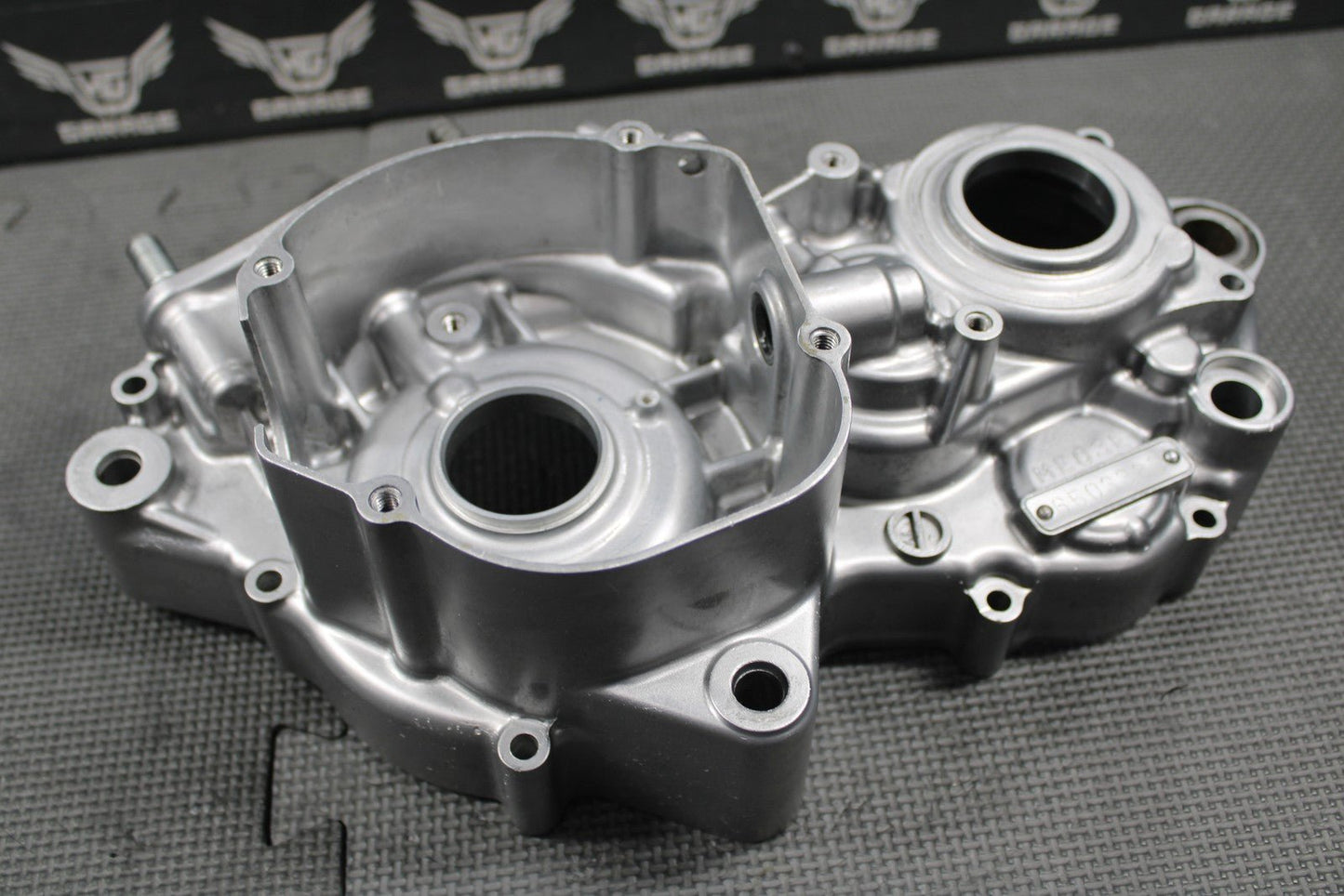 2003 HONDA CR250R OEM LEFT ENGINE CRANKCASE CRANK CASE BLOCK 04922 - KZ3 - L31 NICE! - hggarage