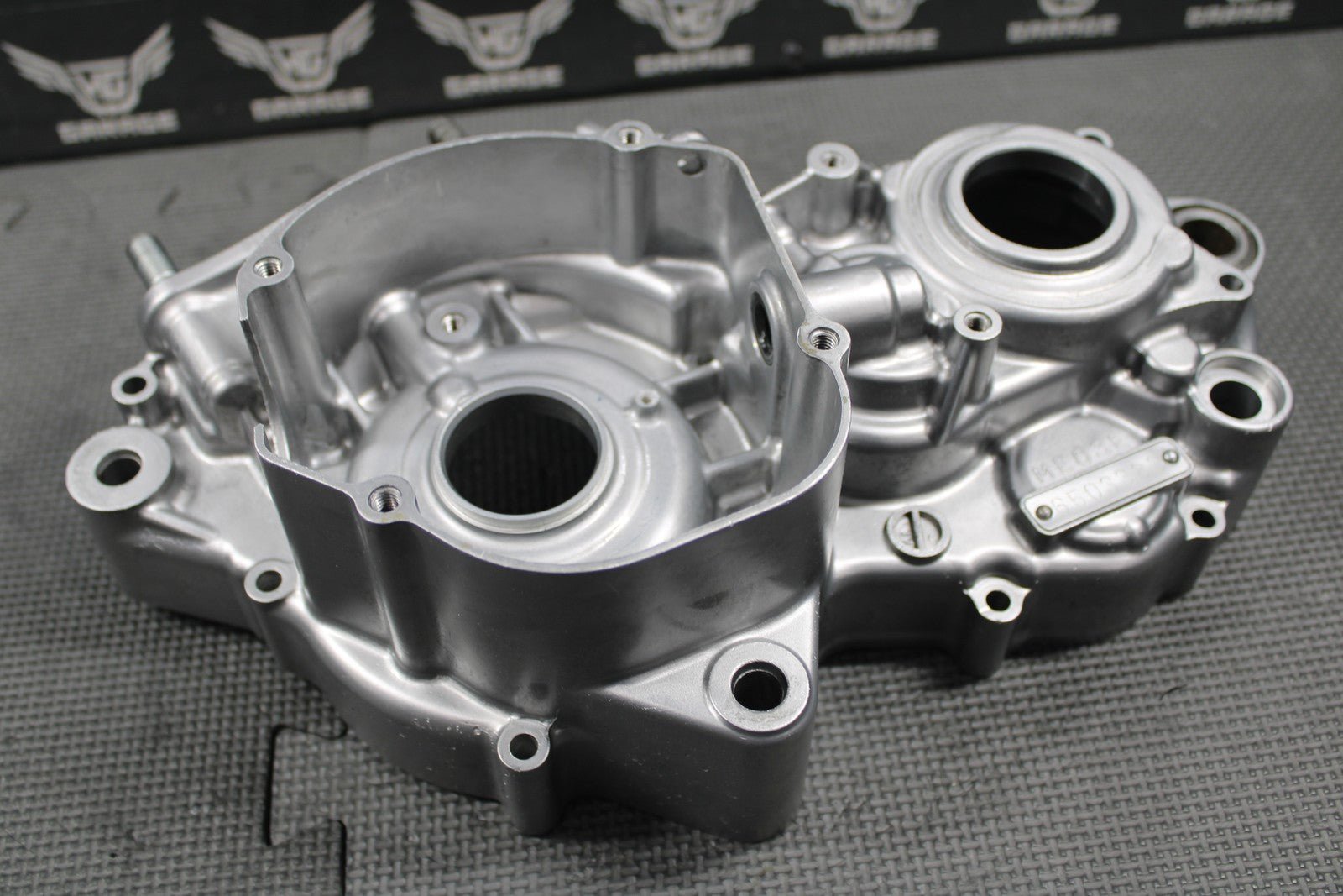 2003 HONDA CR250R OEM LEFT ENGINE CRANKCASE CRANK CASE BLOCK 04922 - KZ3 - L31 NICE! - hggarage