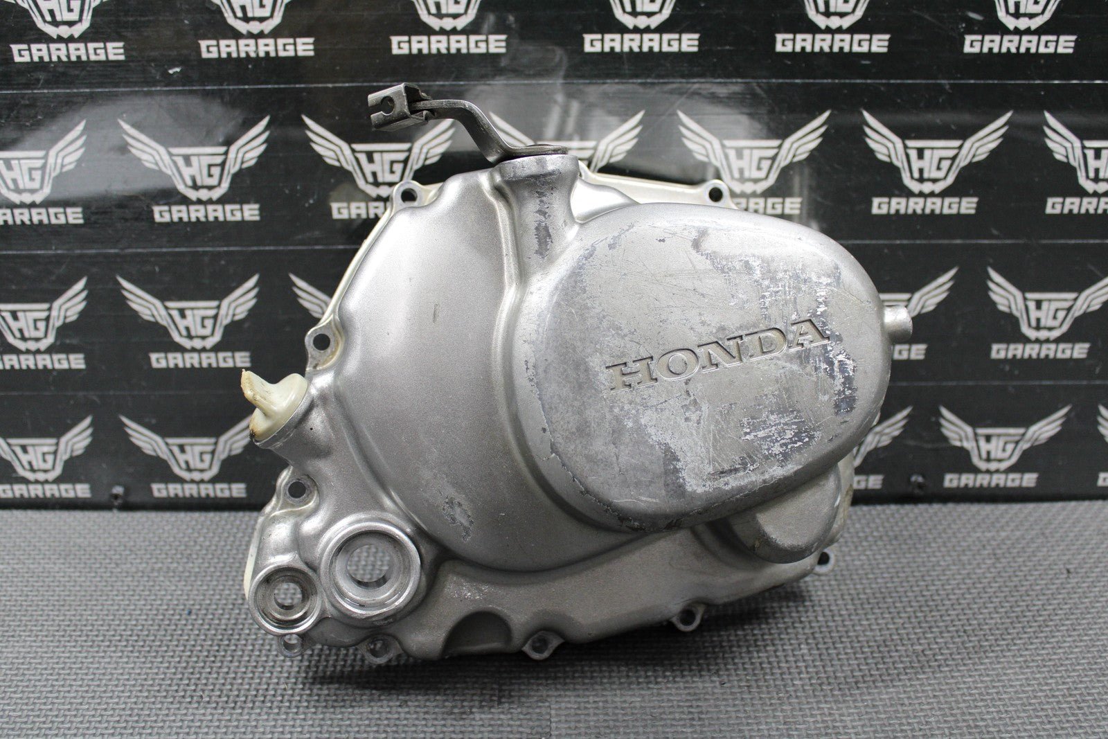 1999 HONDA XR200R 90 - 02 OEM ENGINE RIGHT CRANKCASE CLUTCH COVER 11330 - KT0 - 830 - hggarage
