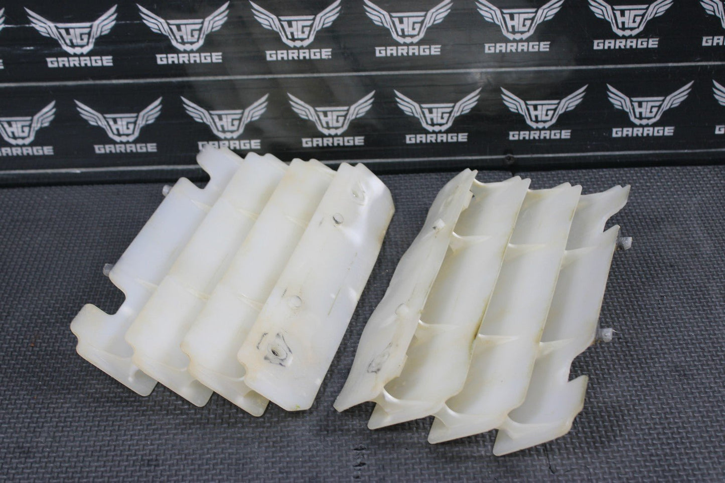 1997 KAWASAKI 97 - 04 KX250 OEM RADIATOR GUARD SHIELD LOUVER VENT - hggarage
