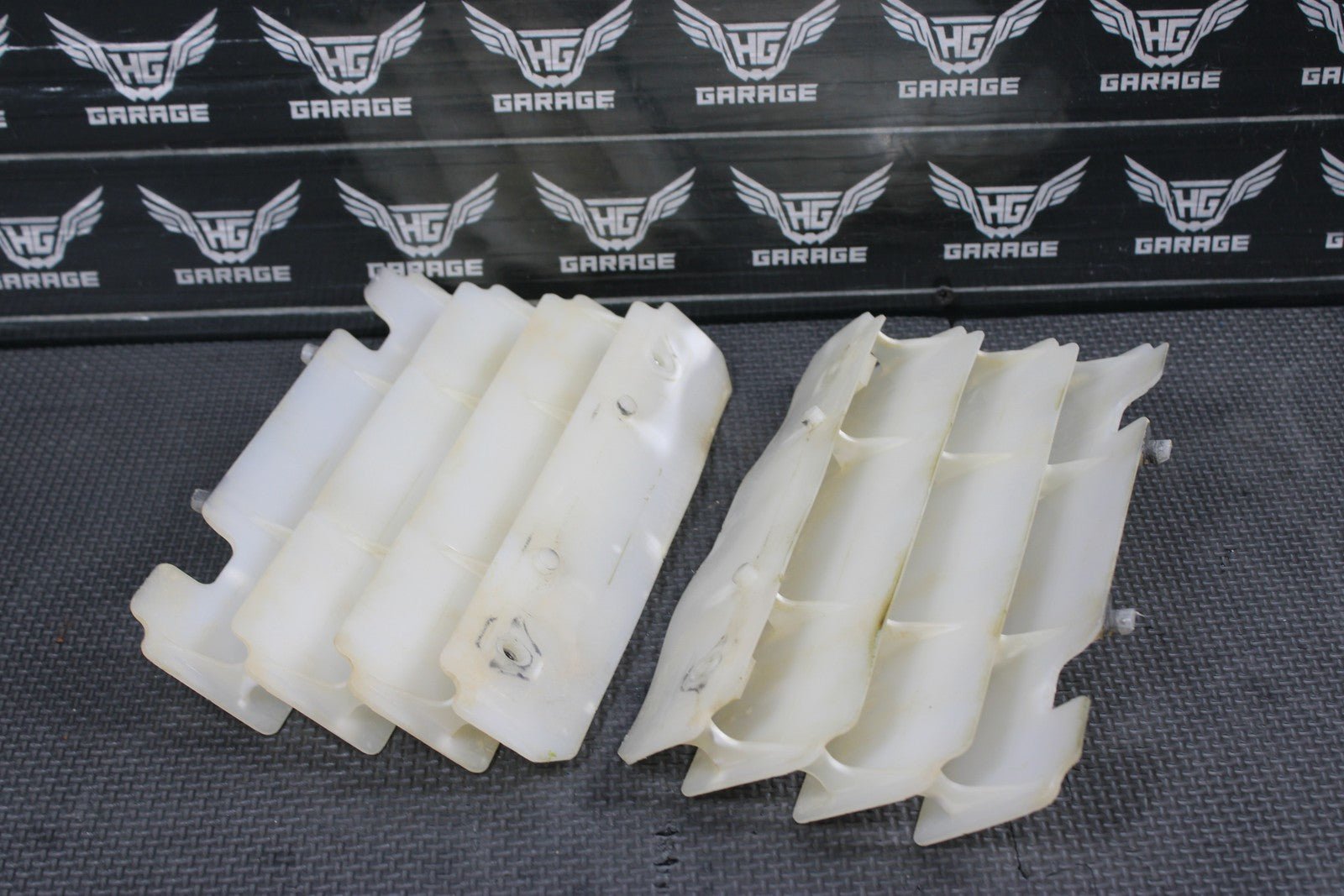 1997 KAWASAKI 97 - 04 KX250 OEM RADIATOR GUARD SHIELD LOUVER VENT - hggarage