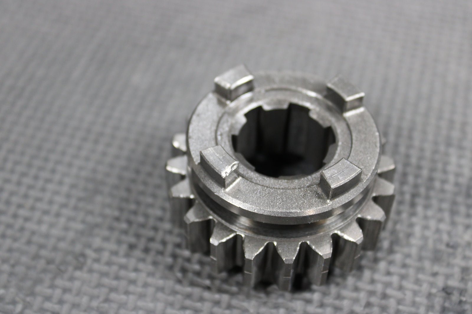 1999 HONDA CR500R OEM TRANSMISSION MAINSHAT 3RD GEAR 20T GEAR 23441 - MAC - 680 - hggarage