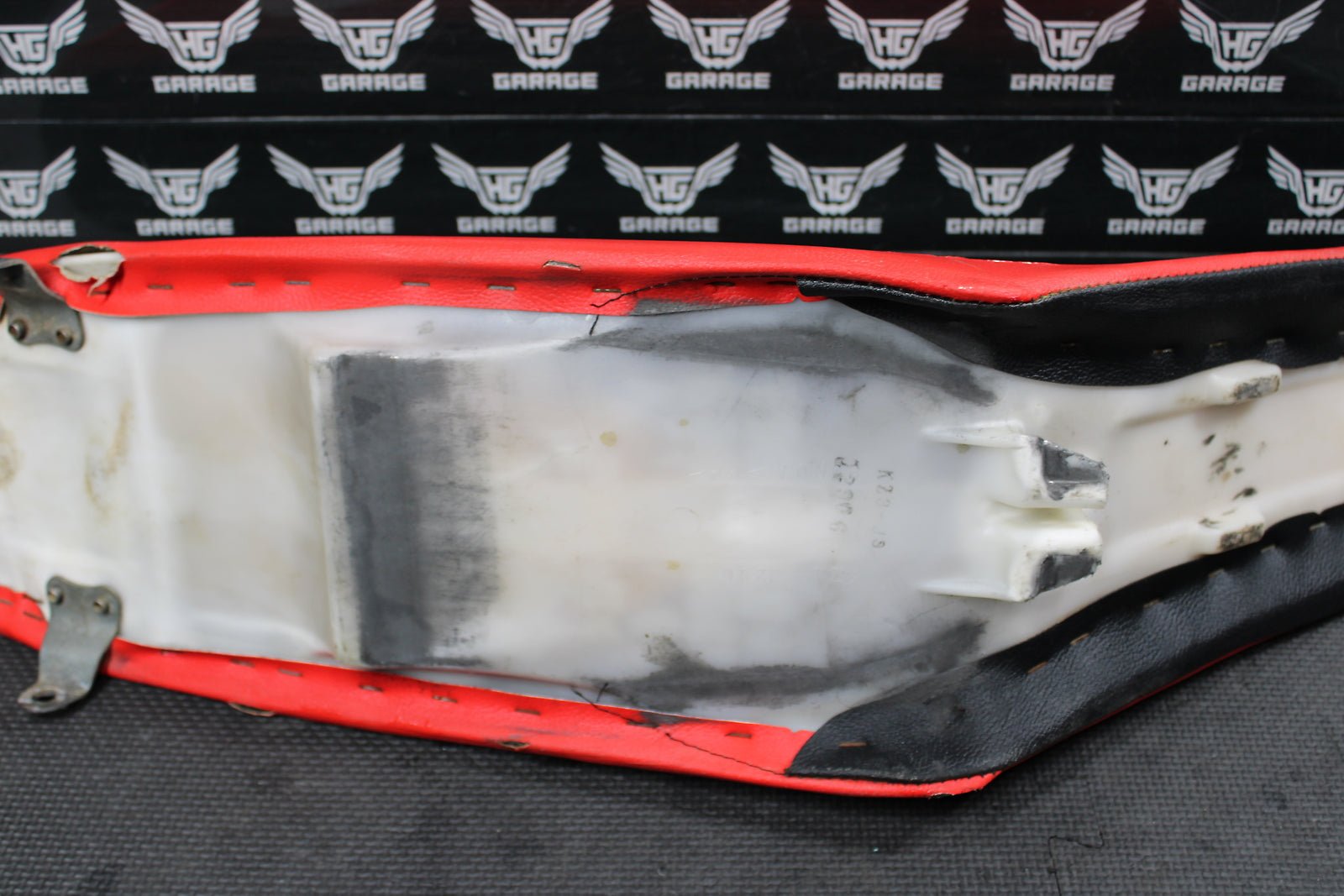 2000 HONDA 2000 CR125R CR250R OEM SEAT SADDLE 77100 - KZ4 - J20 - hggarage