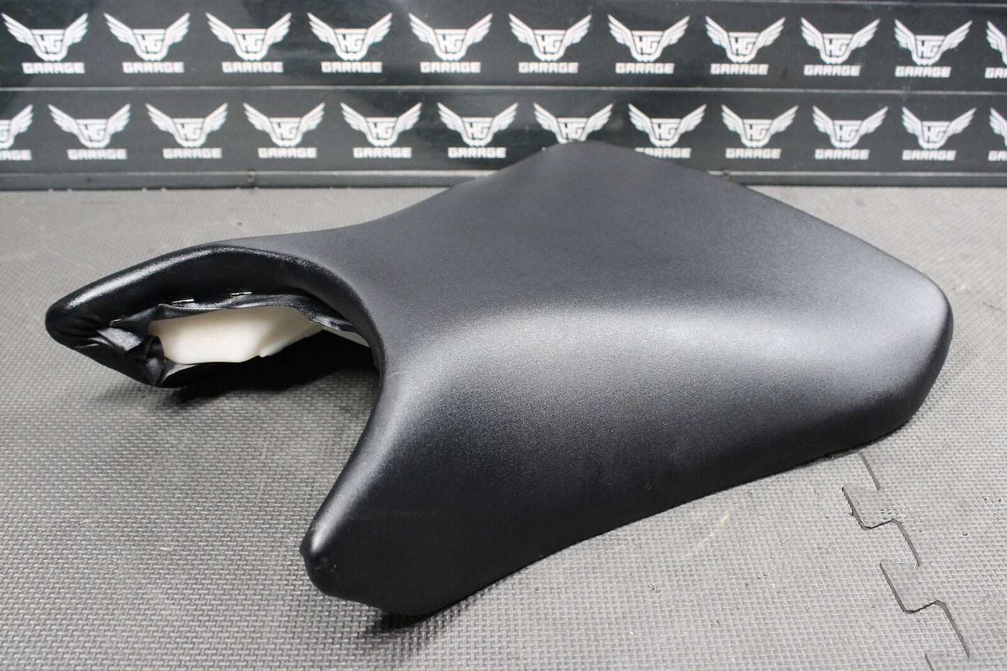 2009 YAMAHA 03-05 YZF R6 06-09 R6S OEM FRONT DRIVERS SEAT PAD SADDLE NICE!