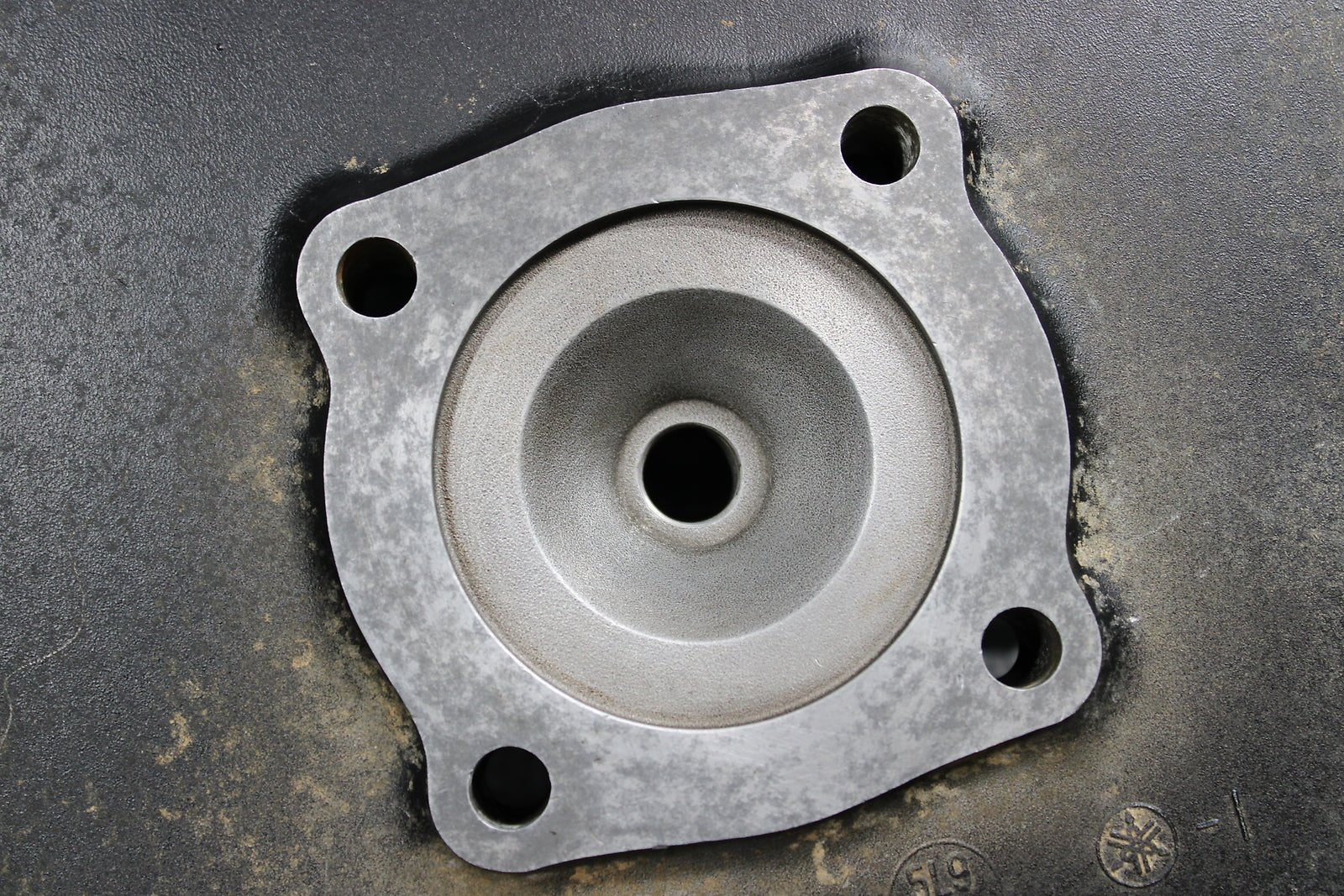 1991 YAMAHA RT180 90 - 98 OEM CYLINDER HEAD COVER DOME CHAMBER 5L9 - 11311 - 00 - hggarage