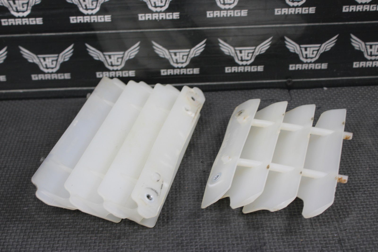 2004 00 - 08 KAWASAKI KX65 OEM RADIATOR GUARD SHIELD LOUVER VENT 14037 - 0047 - RZ - hggarage