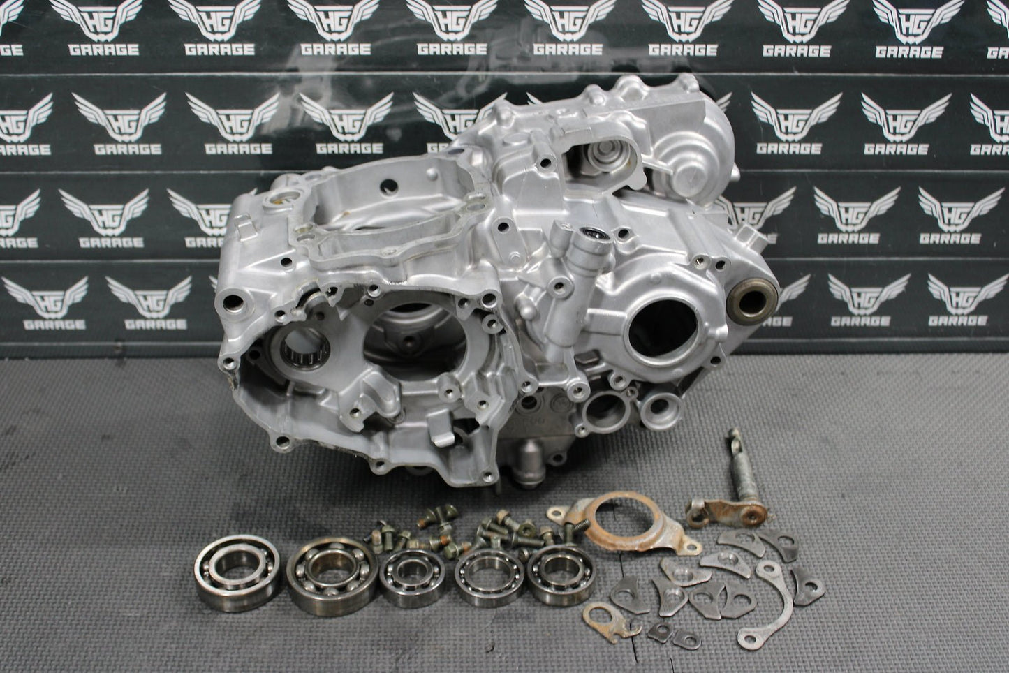 1998 YAMAHA YZ400F OEM LEFT RIGHT ENGINE MOTOR CRANKCASE CRANK CASE BLOCK - hggarage