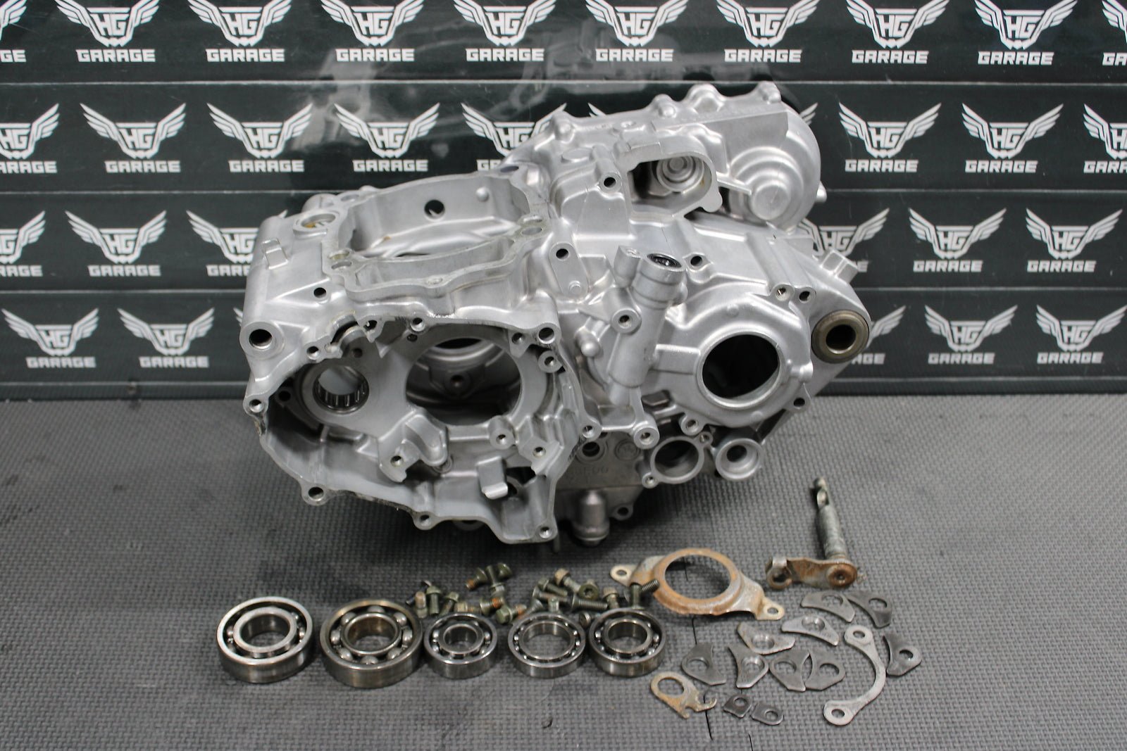 1998 YAMAHA YZ400F OEM LEFT RIGHT ENGINE MOTOR CRANKCASE CRANK CASE BLOCK - hggarage