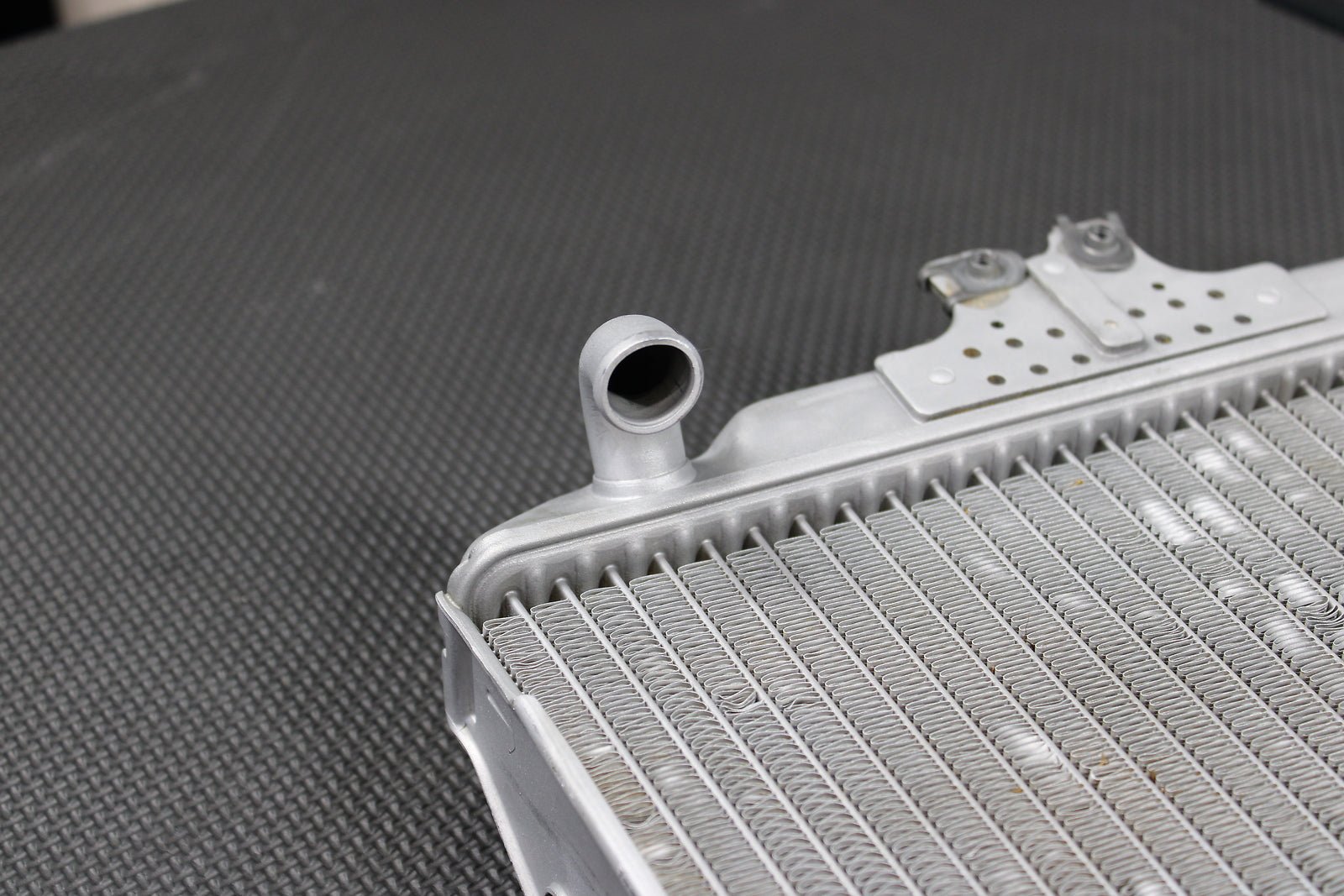 1999 Honda CR125R OEM Engine Motor Cooling Cooler Radiator 19100 - KZ4 - J10 - hggarage