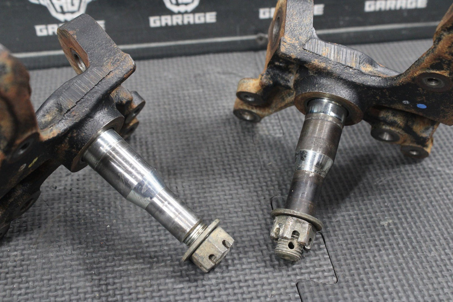 2004 04 - 09 SUZUKI QUADSPORT Z250 OEM FRONT STEERING KNUCKLES SET PAIR GOOD - hggarage