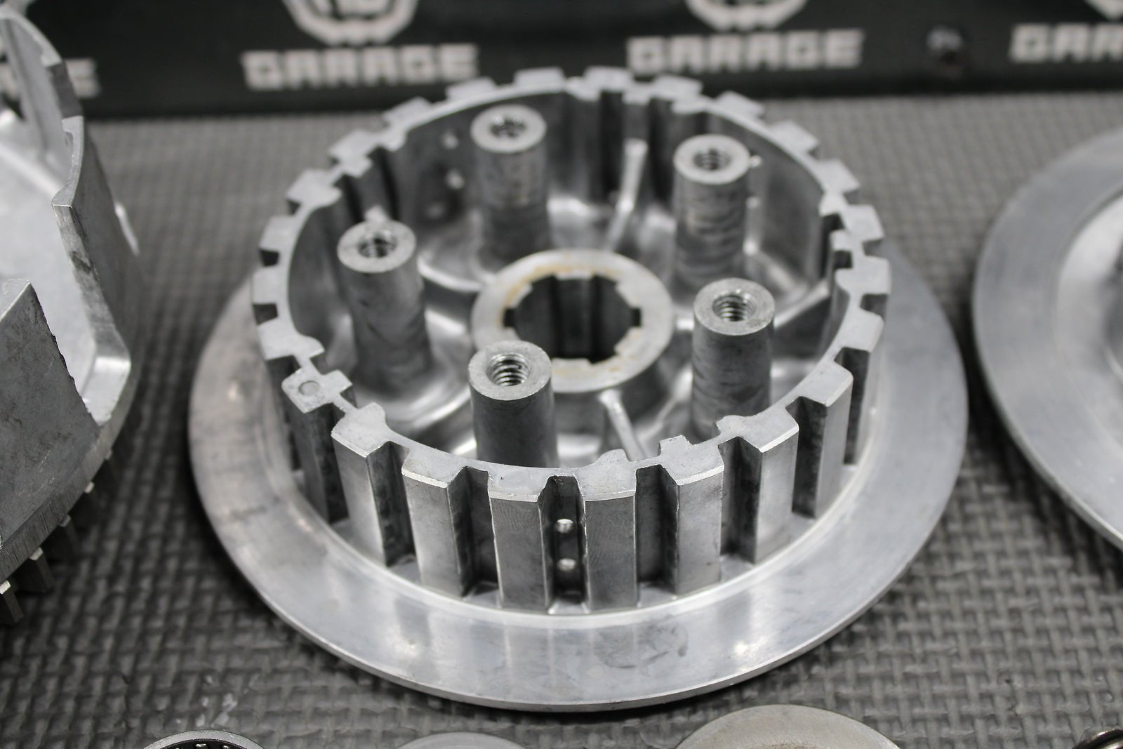 1985 HONDA CR125R OEM COMPLETE CLUTCH W BASKET HUB PRESSURE PLATE 22100 - KA3 - 760 - hggarage