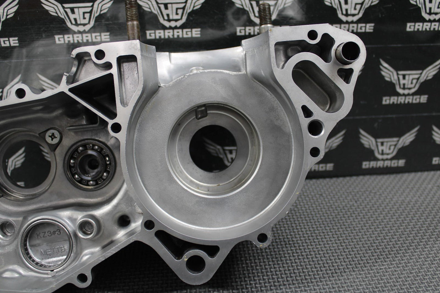 2000 2001 HONDA CR250R OEM LEFT ENGINE CRANKCASE CRANK CASE 11200 - KZ3 - P00 NICE!! - hggarage