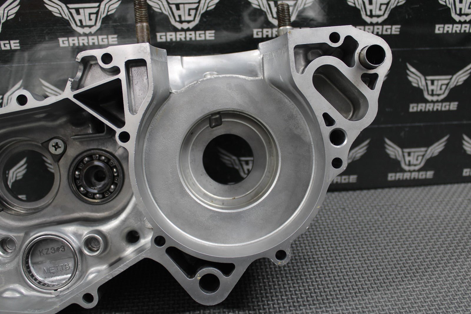 2000 2001 HONDA CR250R OEM LEFT ENGINE CRANKCASE CRANK CASE 11200 - KZ3 - P00 NICE!! - hggarage