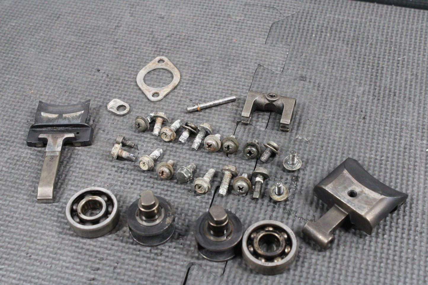 1997 SUZUKI RM250 OEM ENGINE POWER VALVE GOVERNOR EXHUAST VALVE 11254 - 37E10 NICE - hggarage