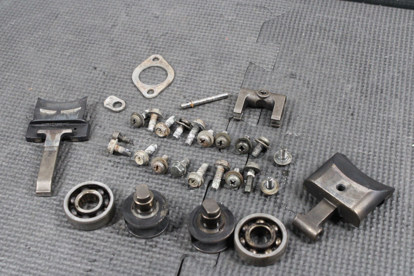 1997 SUZUKI RM250 OEM ENGINE POWER VALVE GOVERNOR EXHUAST VALVE 11254 - 37E10 NICE - hggarage