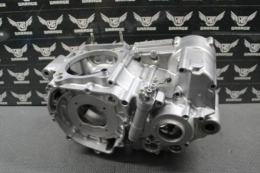 2003 KAWASAKI KLX400SR DRZ400 OEM LEFT RIGHT CRANKCASE CRANK CASE SET 14001 - S015 - hggarage
