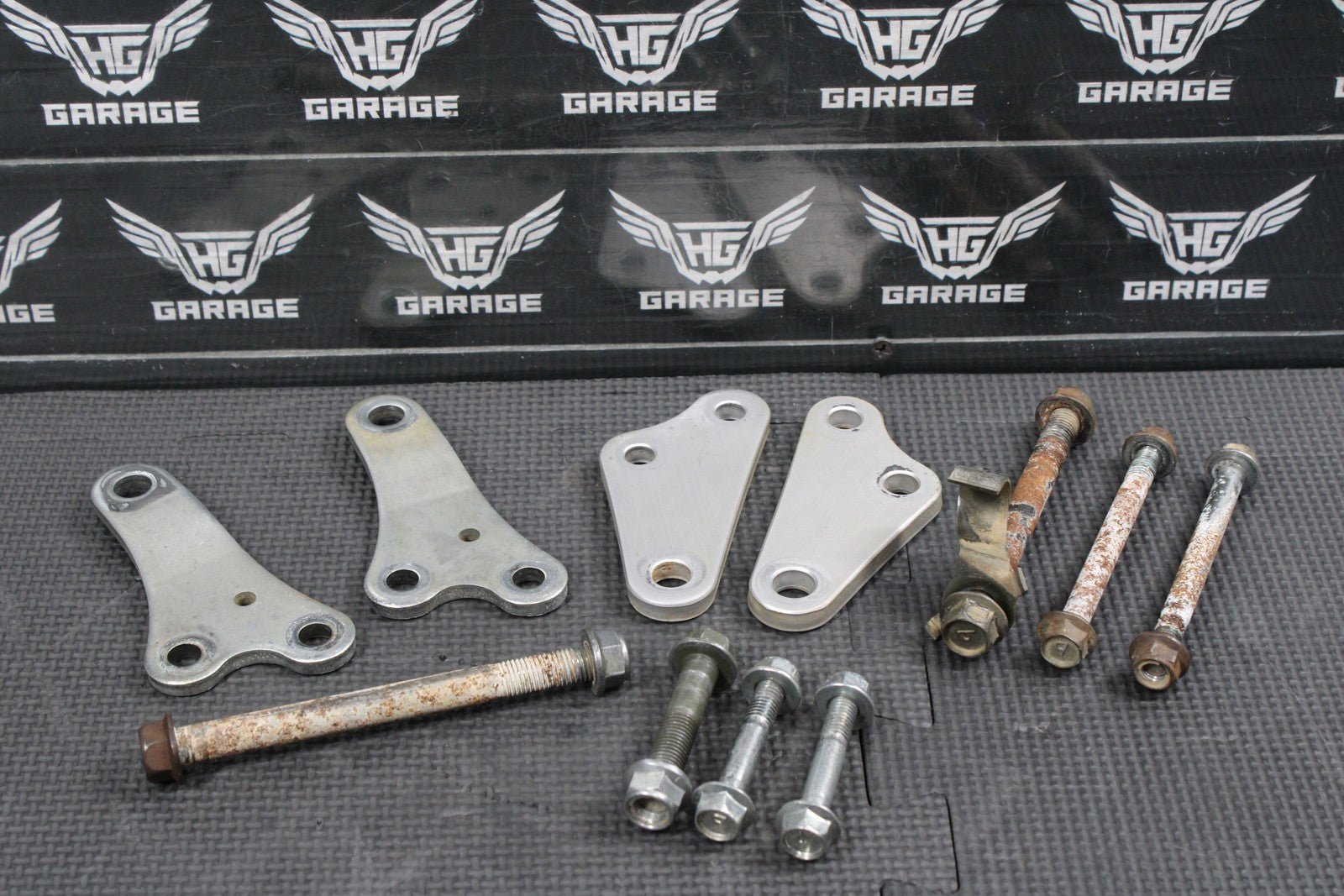 2000 SUZUKI DRZ400 DRZ400E OEM ENGINE MOTOR MOUNT STAY BRACKETS - hggarage