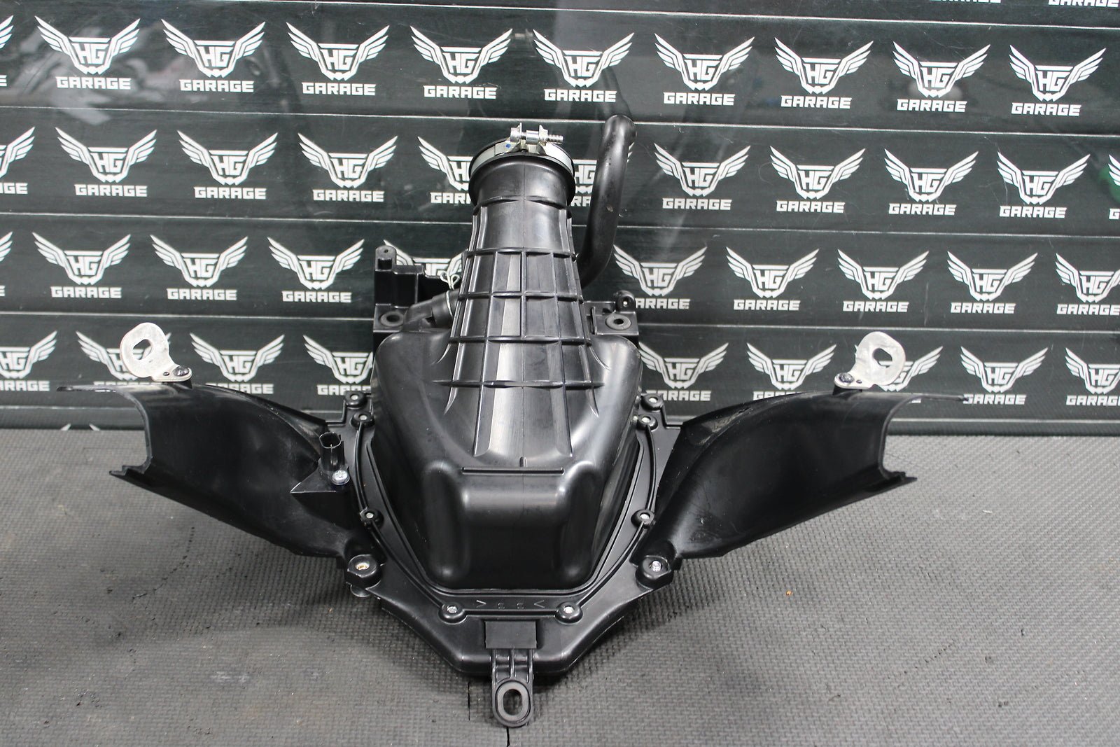 2022 YAMAHA YZ450FX OEM AIRBOX INTAKE AIR CLEANER CASE ASSEMBLY BR9 - 14411 - 01 - 00 - hggarage