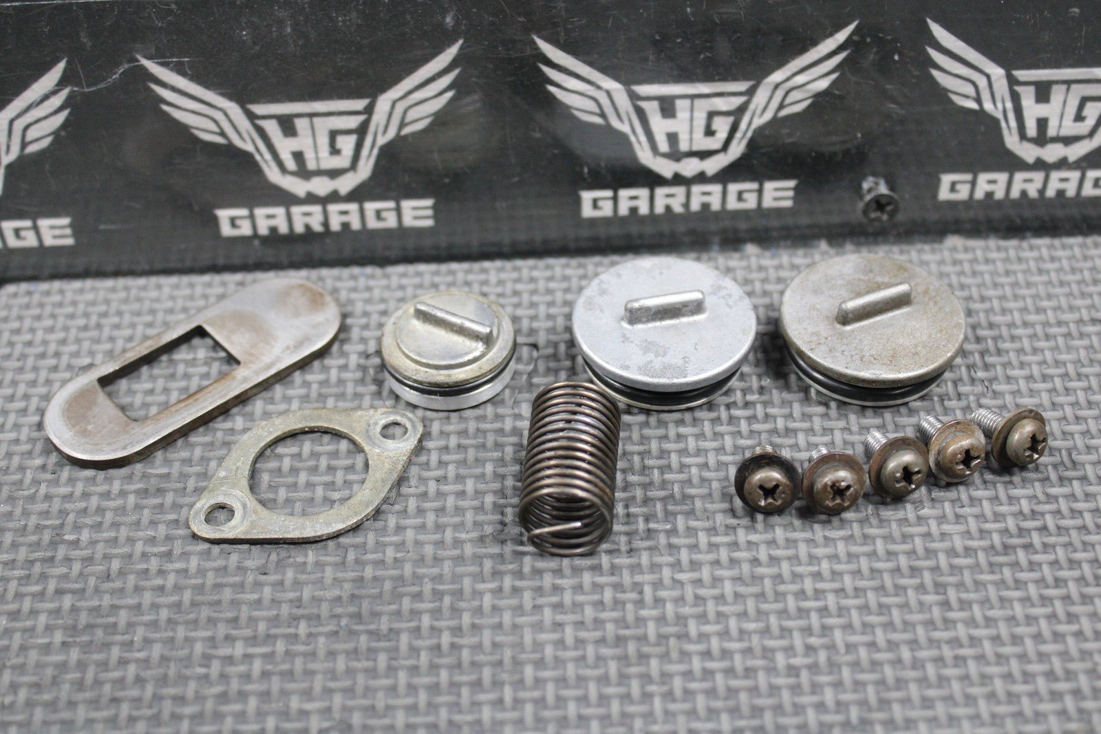 1999 SUZUKI RM250 OEM MODEL X EXHAUST POWER VALVE CAP COVERS SPRING 11257 - 37E30 - hggarage