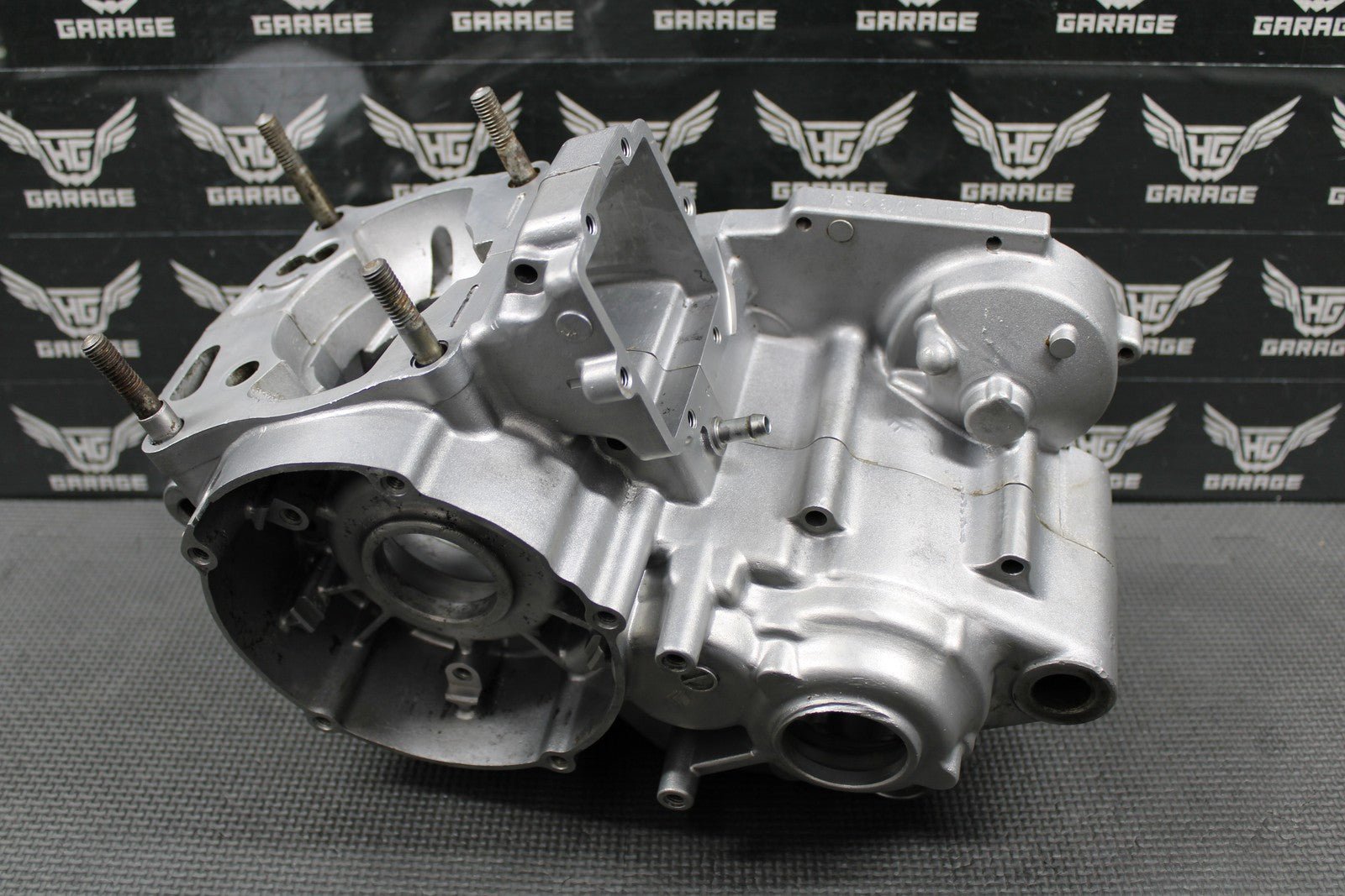 1992 KAWASAKI KX125 OEM LEFT RIGHT ENGINE MOTOR CRANKCASE CRANK CASES 14001 - 5314 - hggarage
