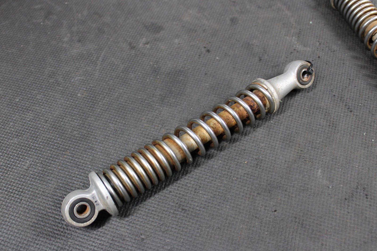 1976 HONDA Z50A OEM REAR BACK SHOCK ABSORBER SUSPENSION 52400 - 120 - 000 - hggarage