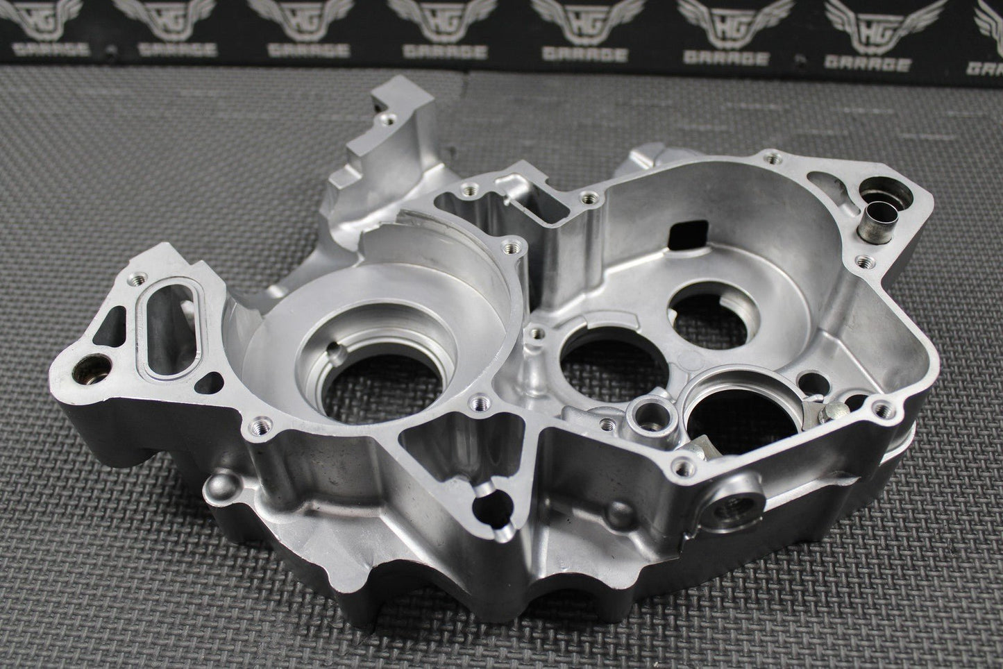 2005 05 - 07 HONDA CR125R OEM RIGHT ENGINE CRANKCASE CRANK CASE HALF 04921 - KSR - 730 - hggarage