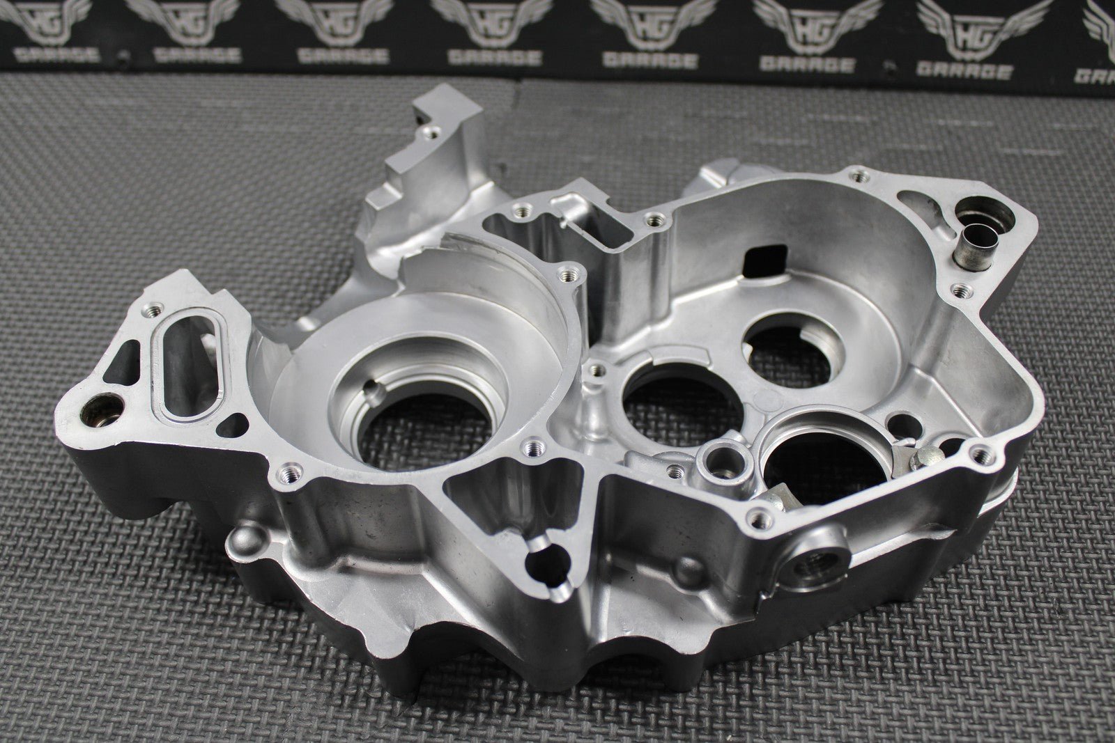 2005 05 - 07 HONDA CR125R OEM RIGHT ENGINE CRANKCASE CRANK CASE HALF 04921 - KSR - 730 - hggarage