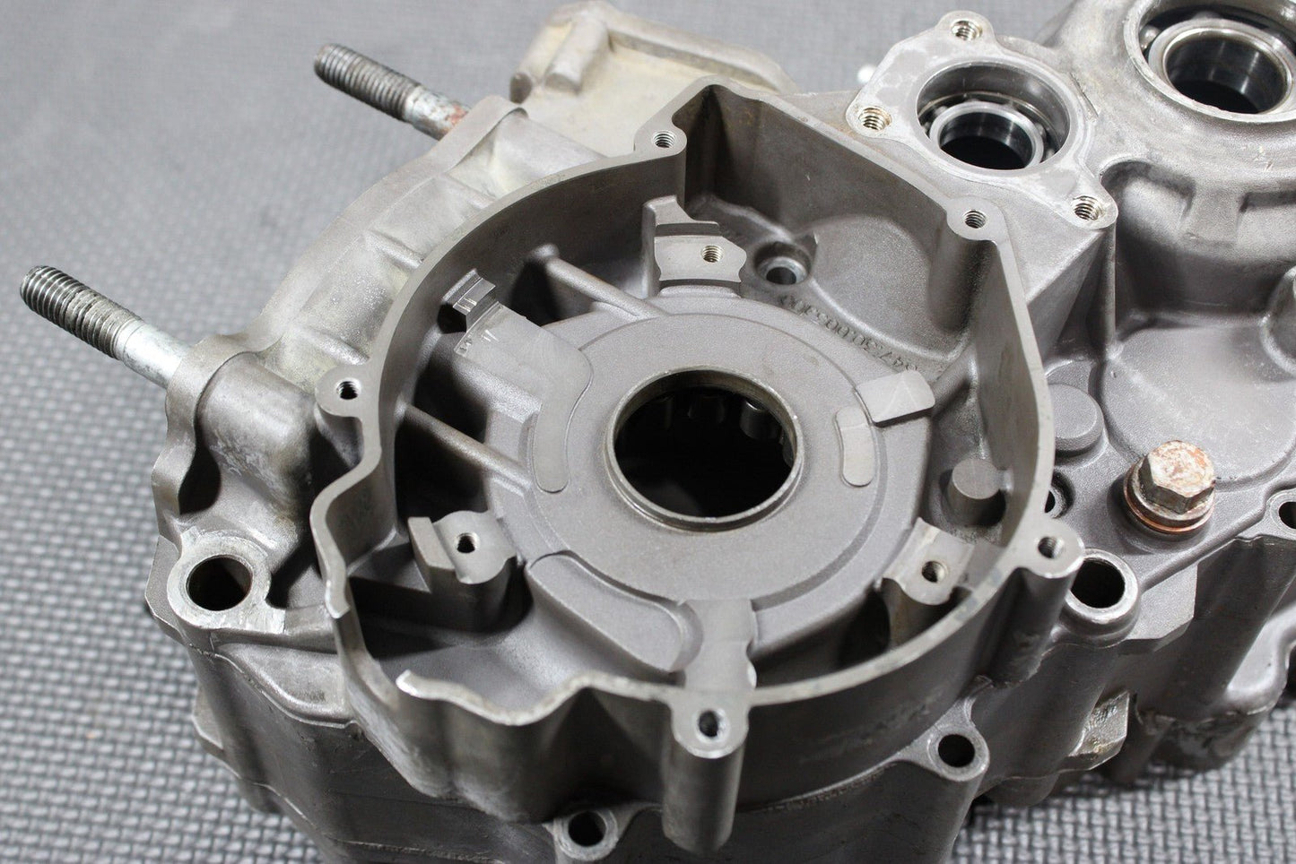 2000 KTM 250 EXC OEM LEFT RIGHT ENGINE MOTOR CRANKCASE CRANK CASES BLOCK - hggarage