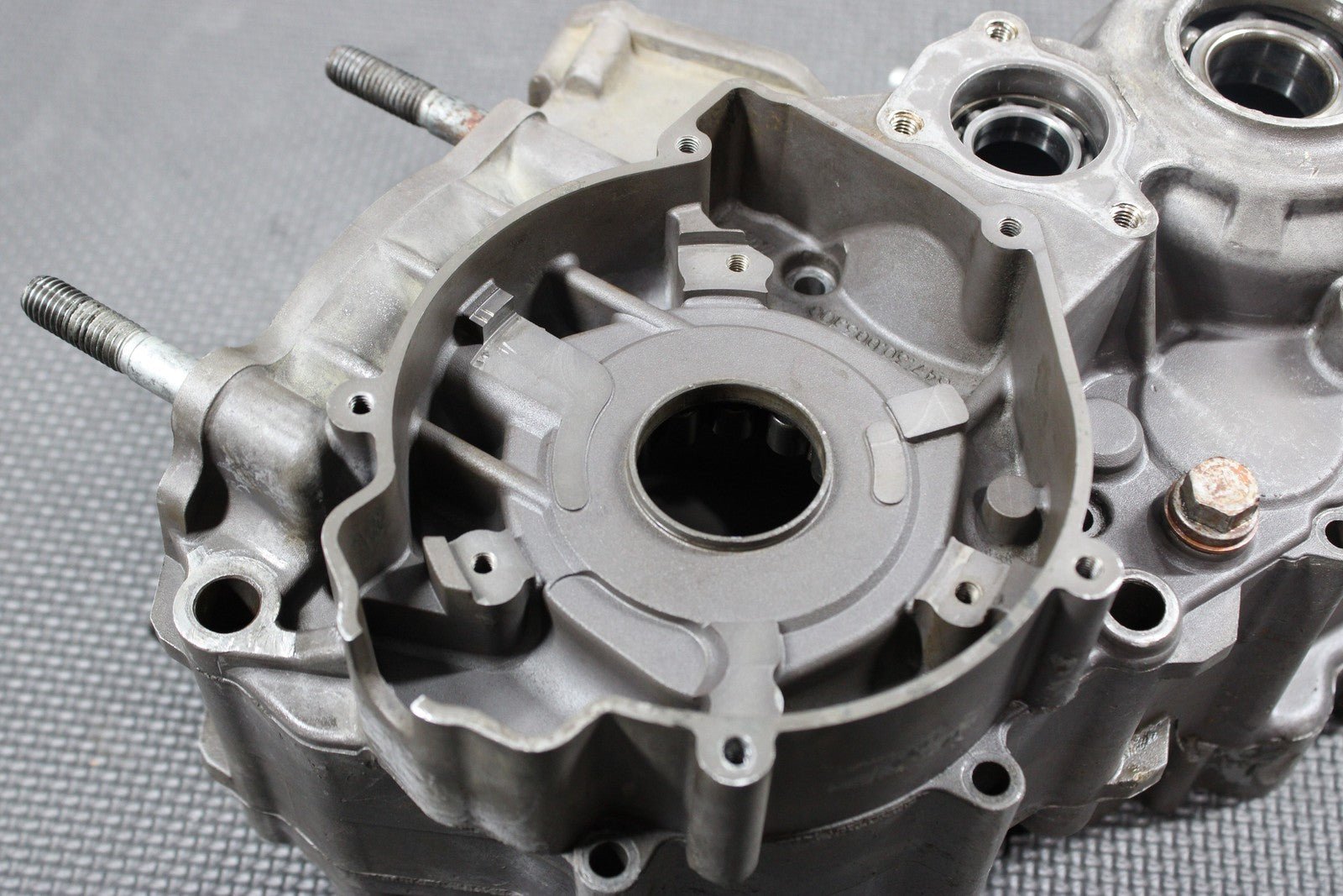 2000 KTM 250 EXC OEM LEFT RIGHT ENGINE MOTOR CRANKCASE CRANK CASES BLOCK - hggarage