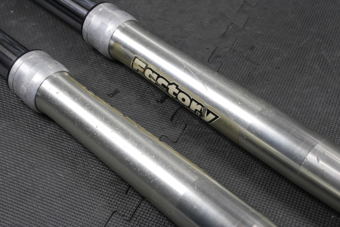 2002 YAMAHA YZ250 OEM RIGHT LEFT FRONT SUSPENSION FORKS SHOCKS 5NX - 23102 - 00 - 00 - hggarage