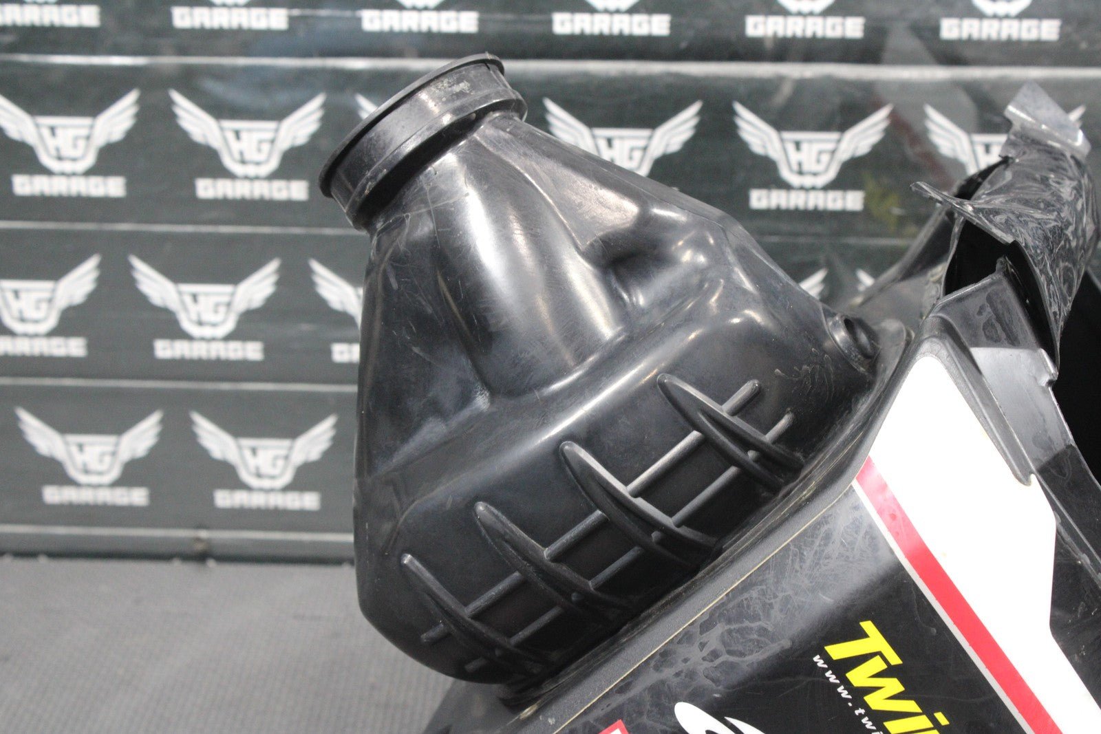 2006 YAMAHA YZ250F OEM AIRBOX INTAKE AIR CLEANER CASE BOOT 2S2 - 14401 - 70 - 00 - hggarage