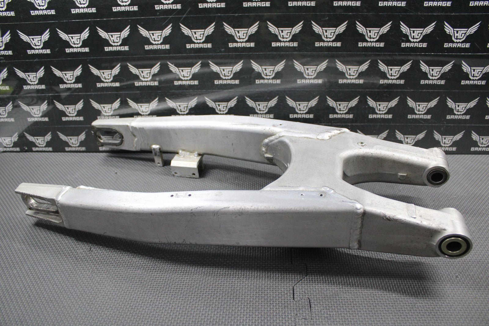 2007 2008 KAWASAKI KX250F OEM SWINGARM SWING ARM SUSPENSION 33001 - 0107 NICE! - hggarage