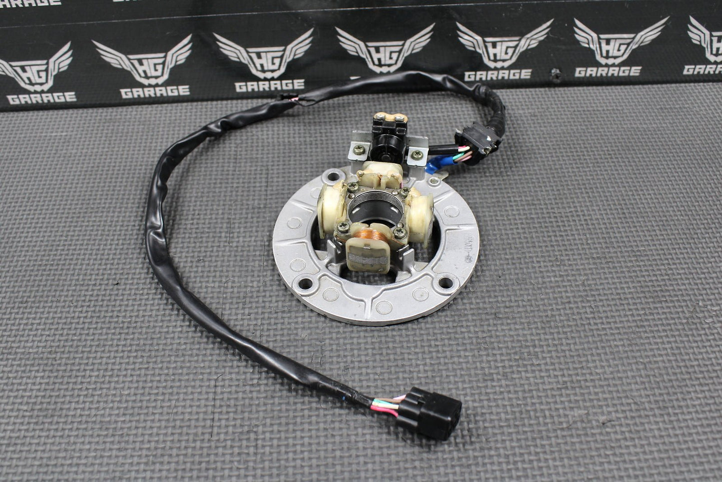 2005 YAMAHA YZ450F OEM STATOR MAGNETO GENERATOR ALTERNATOR 5XD - 85560 - 09 - 00 GOOD! - hggarage