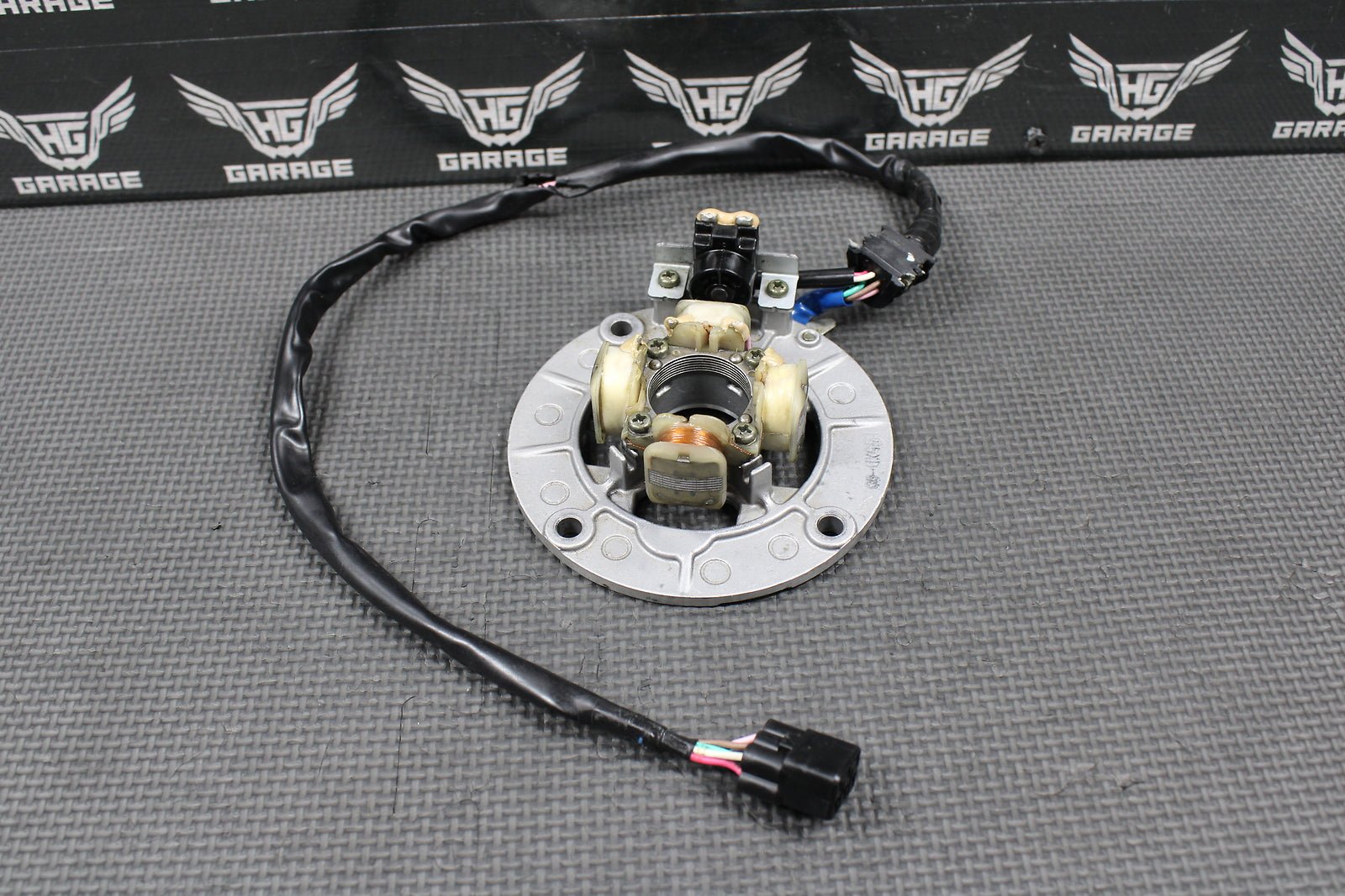 2005 YAMAHA YZ450F OEM STATOR MAGNETO GENERATOR ALTERNATOR 5XD - 85560 - 09 - 00 GOOD! - hggarage