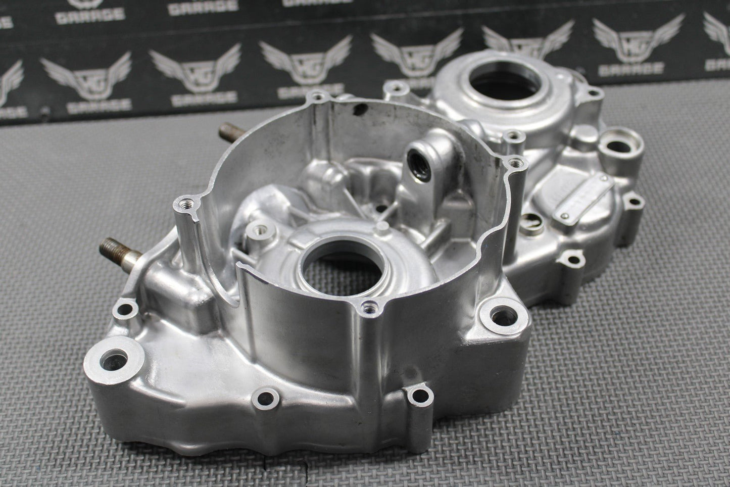 2000 2001 HONDA CR250R OEM LEFT ENGINE CRANKCASE CRANK CASE 11200 - KZ3 - P00 NICE!! - hggarage