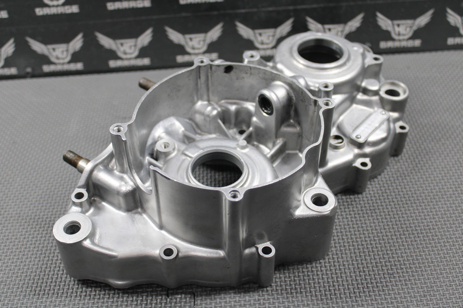 2000 2001 HONDA CR250R OEM LEFT ENGINE CRANKCASE CRANK CASE 11200 - KZ3 - P00 NICE!! - hggarage