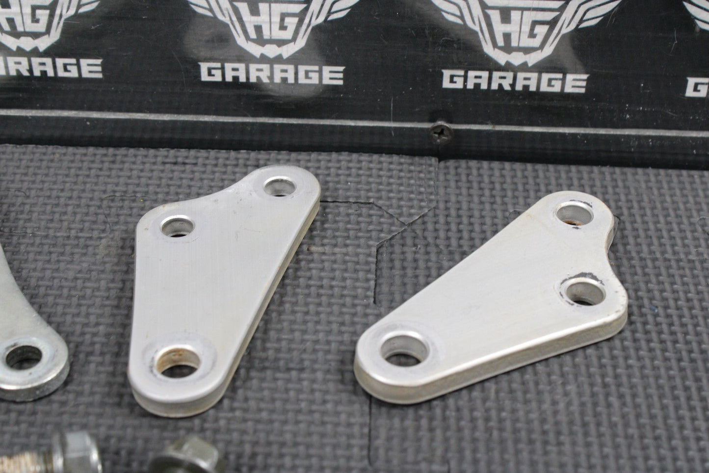 2000 SUZUKI DRZ400 DRZ400E OEM ENGINE MOTOR MOUNT STAY BRACKETS - hggarage