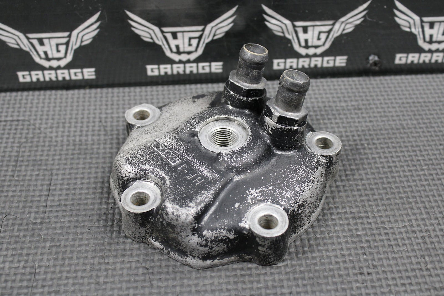 1985 HONDA CR125R OEM ENGINE MOTOR CYLINDER HEAD COVER CAP DOME 12200 - KA3 - 760 - hggarage