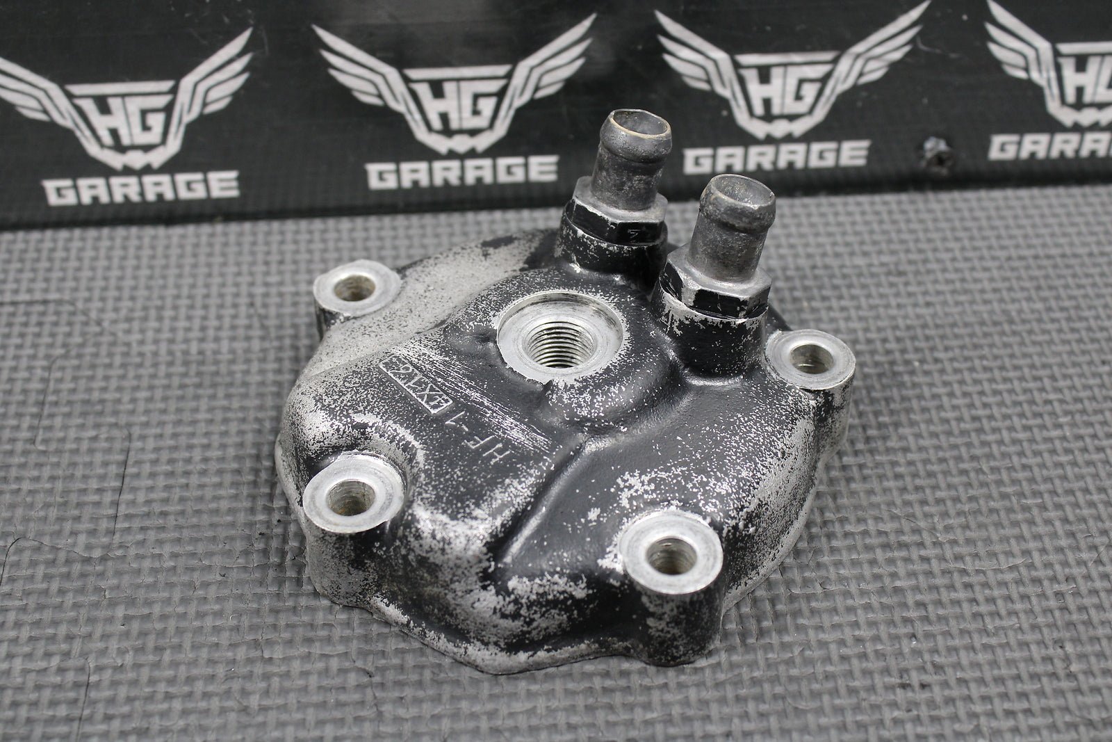 1985 HONDA CR125R OEM ENGINE MOTOR CYLINDER HEAD COVER CAP DOME 12200 - KA3 - 760 - hggarage